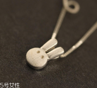 2018情人節(jié)戴什么東西好看？用精巧飾品讓他向你靠近