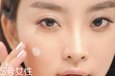 BB霜卡粉怎么辦？妝前敷面膜預(yù)防卡粉
