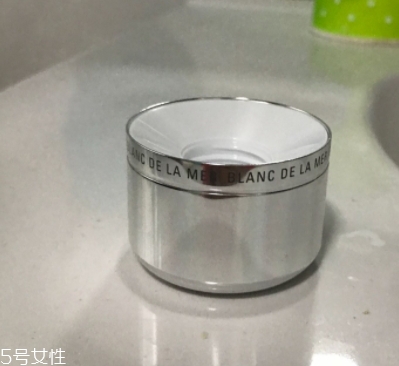 lamer海藍之謎和阿瑪尼哪個好？