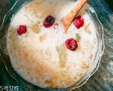 雪燕可以用熱水泡發(fā)嗎？熱水vs冷水
