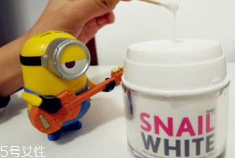 snail white蝸牛霜怎么打開？輕輕一按即有乳液滲出