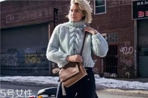 闊腿褲搭配什么毛衣？這個春天這樣穿