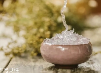 雪燕和銀耳哪個好？其實可以一起食用