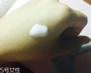 悅詩(shī)風(fēng)吟乳液為什么搓泥？吸收度一般