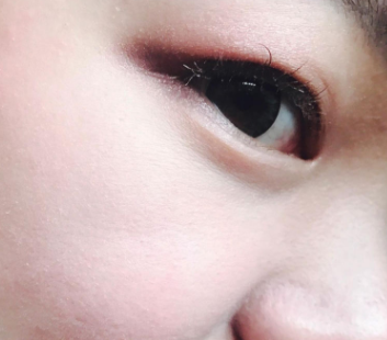 KATE眼影飛粉嗎？持久不飛粉