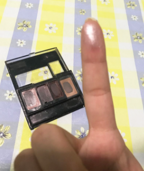 KATE眼影飛粉嗎？持久不飛粉