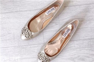 badgley mischka是幾線品牌？穿上它讓婚禮不留遺憾