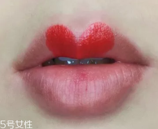 絲絨口紅和啞光哪個好？正式場合用啞光