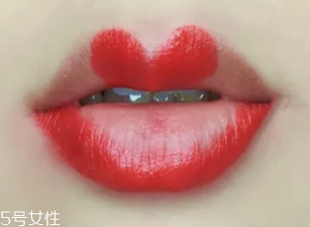 絲絨口紅和啞光哪個好？正式場合用啞光