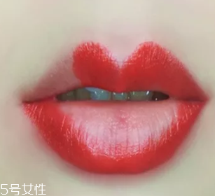 絲絨口紅和啞光哪個好？正式場合用啞光