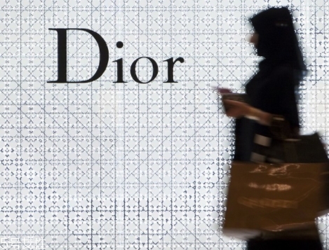 dior迪奧和香奈兒化妝品哪個(gè)好？檔次更高