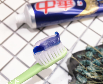 美白牙膏有用嗎？中華魔麗迅白牙膏評測
