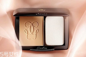 dior迪奧和嬌蘭粉餅?zāi)膫€(gè)好？