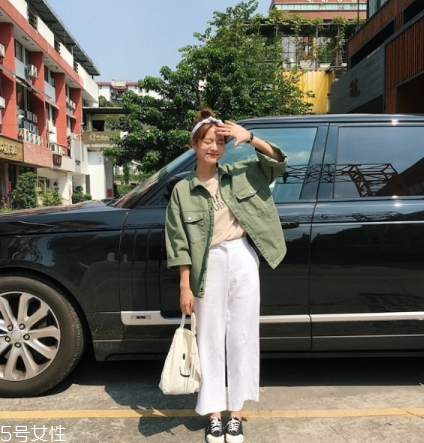 牛仔上衣配什么褲子好看？這個春天酷到爆