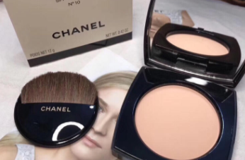 Chanel香奈兒柔光蜜粉餅好用嗎？春夏妝容救星