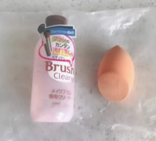 美妝蛋能用洗面奶洗嗎？洗面奶洗不掉彩妝