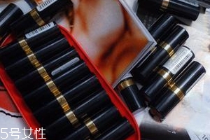 露華濃黑管口紅怎么樣？4種質(zhì)地全試色