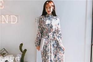 碎花連衣裙搭配什么鞋子？玩轉(zhuǎn)復(fù)古甜美