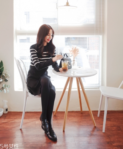 條紋針織裙怎么搭配？優(yōu)雅氣質讓人著迷