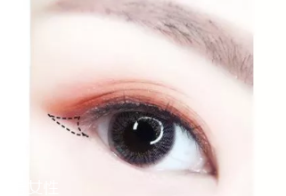 棕色眼影怎么畫好看？作為最后的暈染色