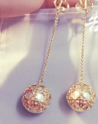 dior迪奧耳環(huán)什么材質(zhì)？