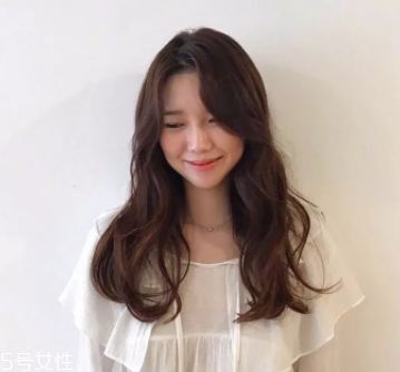 臉大適合什么發(fā)型？微卷波波頭是大臉福音