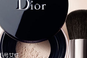dior迪奧蜜粉哪款好用？讓妝效更持久
