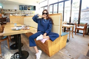 運(yùn)動(dòng)套裝怎么搭配？假日出游也要時(shí)髦