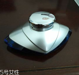 汽車(chē)香水怎么安裝？香水座需粘貼