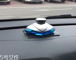 汽車香水座怎么加香水？用滴管注入原瓶