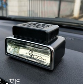 汽車香水座怎么加香水？用滴管注入原瓶