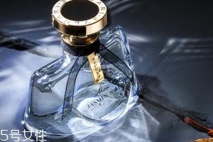 香水噴太多了怎么辦？用濕毛巾擦拭