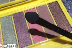 菲詩(shī)小鋪辛普森眼影好用嗎？適合手殘黨日常妝