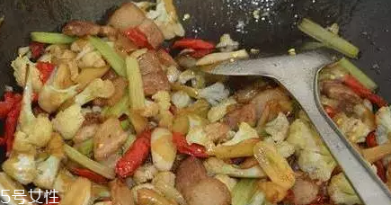 花椰菜炒肉怎么做好吃？這么做簡單又美味