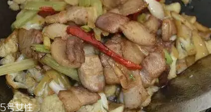 花椰菜炒肉怎么做好吃？這么做簡單又美味