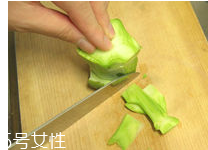花椰菜怎么切？把整莖切掉最好炒
