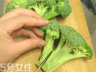 花椰菜怎么切？把整莖切掉最好炒