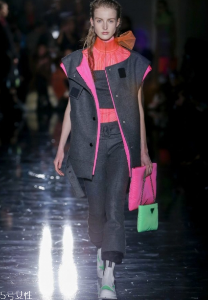 prada2018秋冬系列好看嗎_款式有哪些？