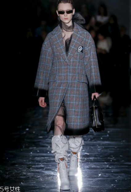 prada2018秋冬系列好看嗎_款式有哪些？