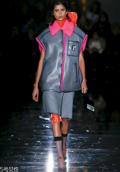 prada2018秋冬系列好看嗎_款式有哪些？