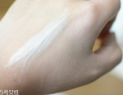 雪花秀修顏霜怎么用？輕柔按壓助吸收