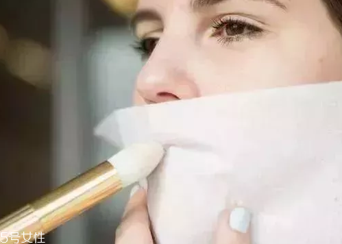 定妝粉用刷子好還是用粉撲好？新手用粉撲