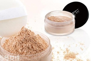 定妝粉用多了會(huì)怎么樣？妝效厚重不透氣
