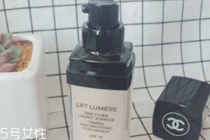香奈兒粉底液哪款好？緊顏煥彩粉底液干皮救星