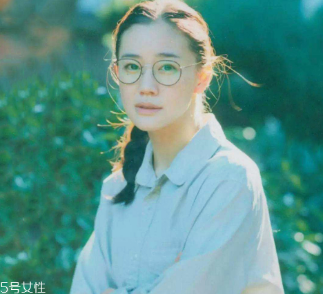 鹽系女生怎樣穿搭？清新無(wú)公害的鄰家女孩