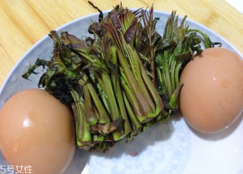 香椿吃了上火嗎？怕上火吃涼拌香椿