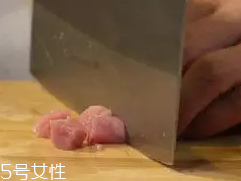 杏鮑菇怎么洗才干凈？鹽水泡泡輕松去污