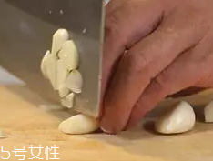 杏鮑菇怎么洗才干凈？鹽水泡泡輕松去污