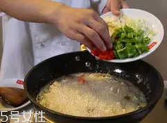 杏鮑菇怎么洗才干凈？鹽水泡泡輕松去污