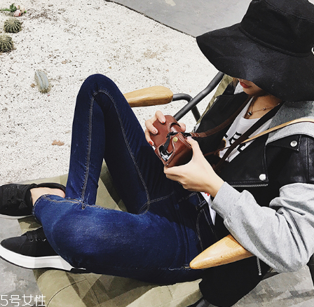 牛仔褲和休閑褲哪個(gè)好看？各有各的特色